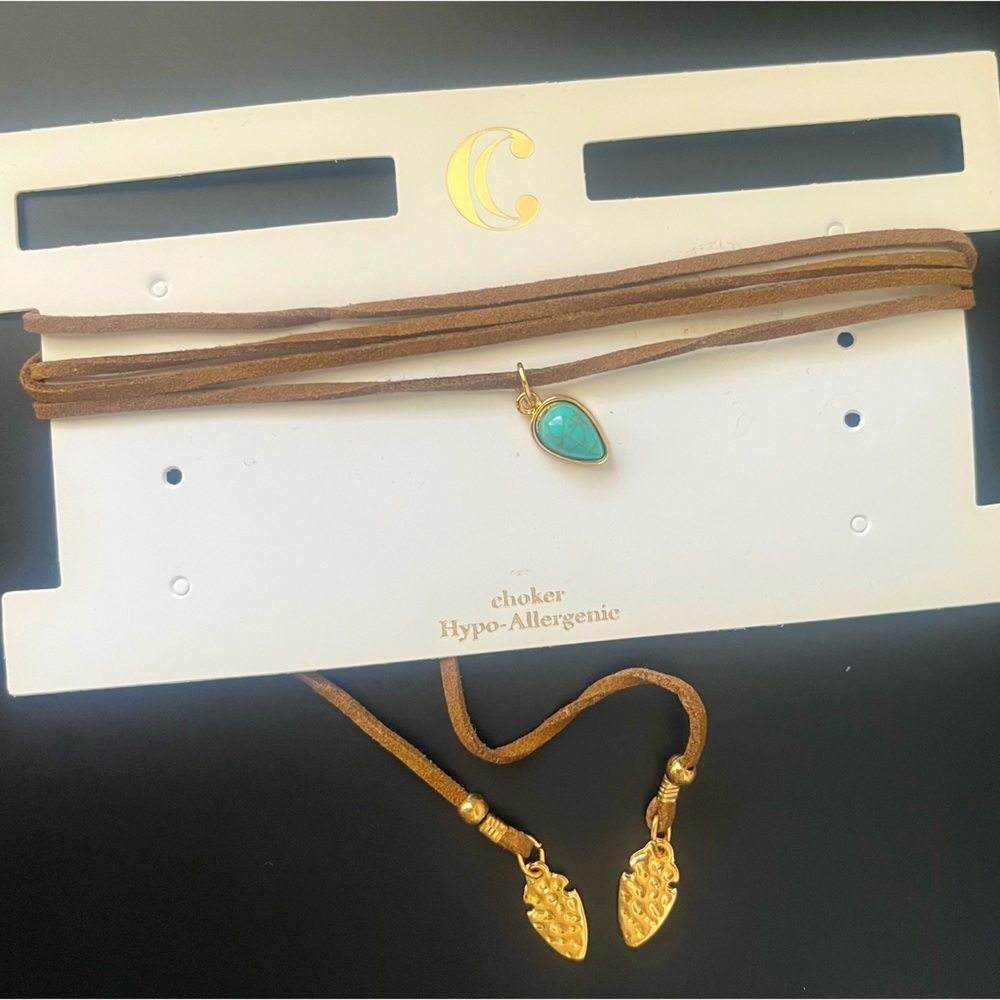 ✨Mix & Match: 2/$10, 5/$20 + more!✨ Brown and blue suede choker